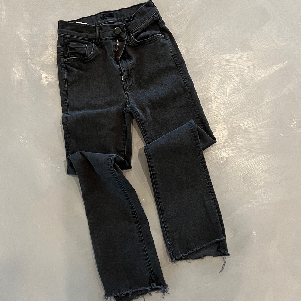MOTHER Denim Jeans in Insider Crop Step Fray in Not Guilty, Size 24